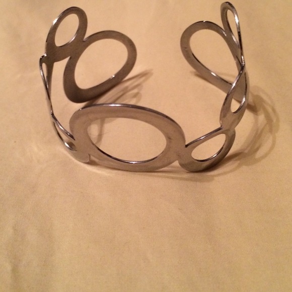 Circle shaped cuff