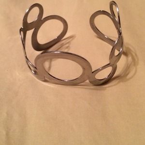Circle shaped cuff