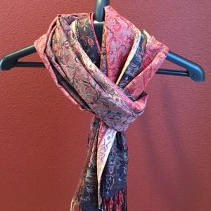 Reversible shawl