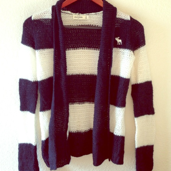 🔴Sold in a bundle 🔴Abercombie cardigan