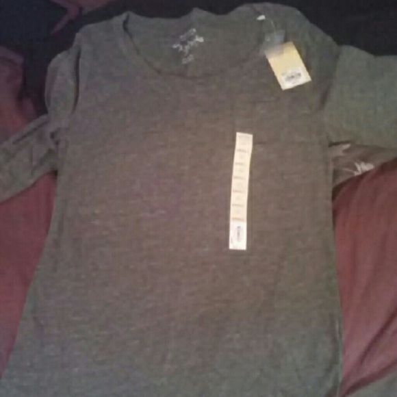 Small 3/4 sleeve green shirt