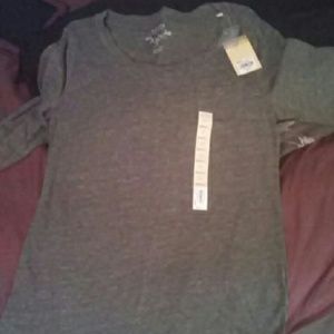 Small 3/4 sleeve green shirt