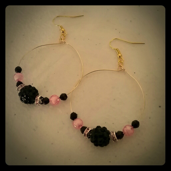 PINK & BLACK beaded hoop earings!