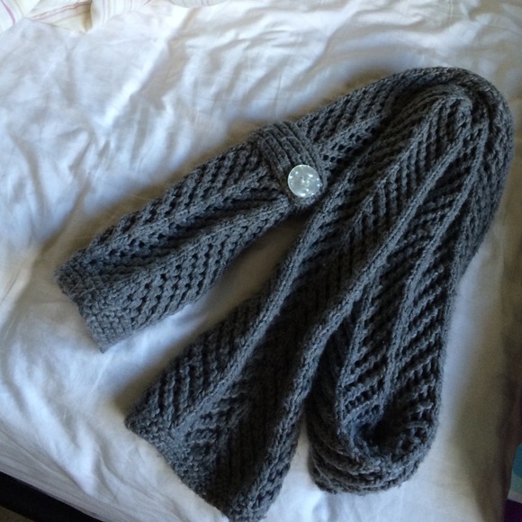 grey scarf
