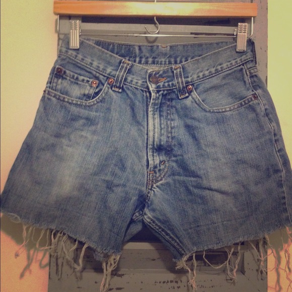 High-waisted Levi denim cut-offs