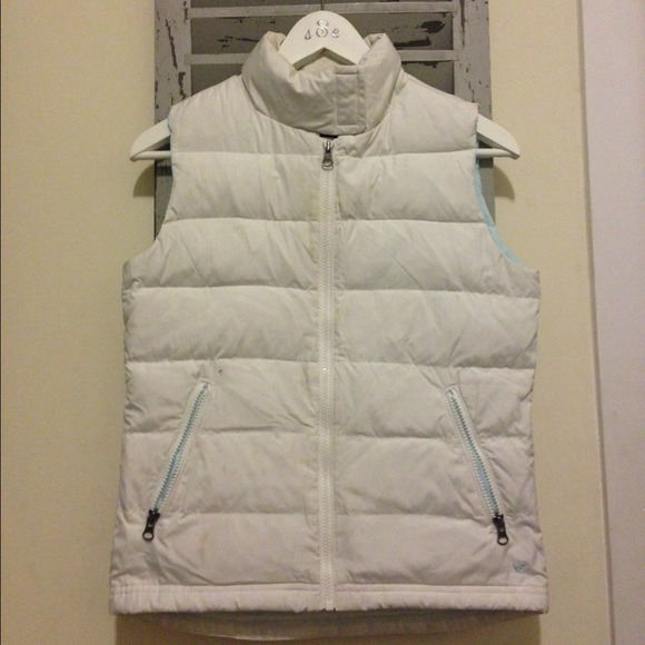 ⭐SALE⭐️ White puffy vest