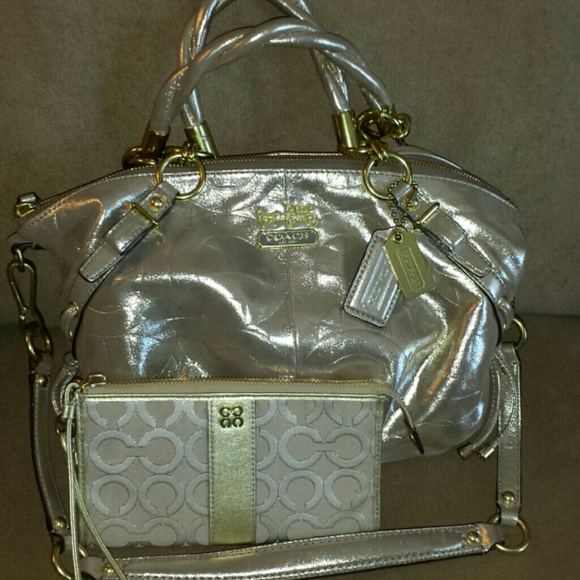 ON HOLD FOR @bltrevino RARE op art Sophia Coach