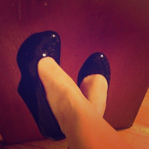 Black Kiss And tell shoes