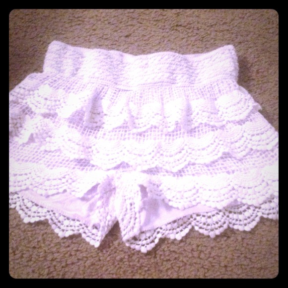 white crochet shorts 🎉