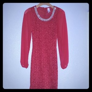 New Elegant fitted dress with chiffon sleeves