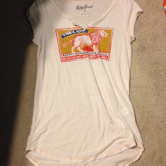 The lucky brand off white t-shirt size xs