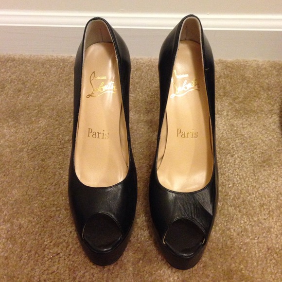 Knock off Louboutins Black peep toe stiletto