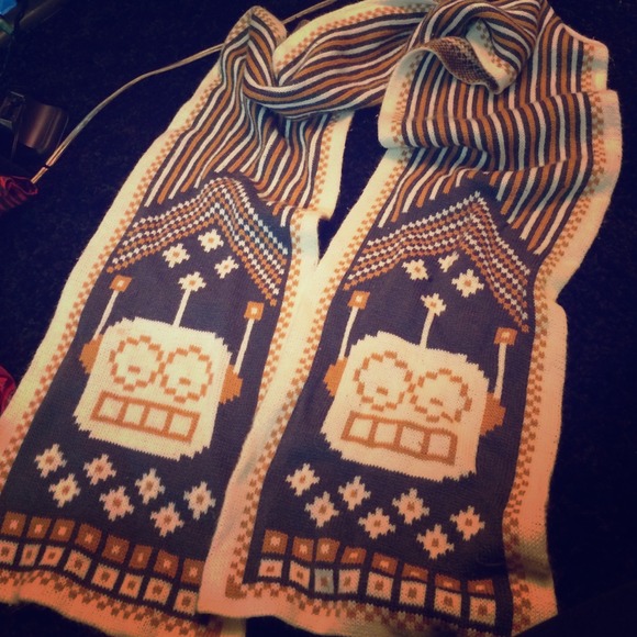 Forever 21 men's scarf robots