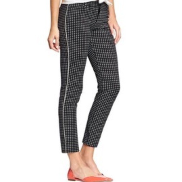 Old Navy Pants - Black Geo print Pixie pants. SOLD OUT online!