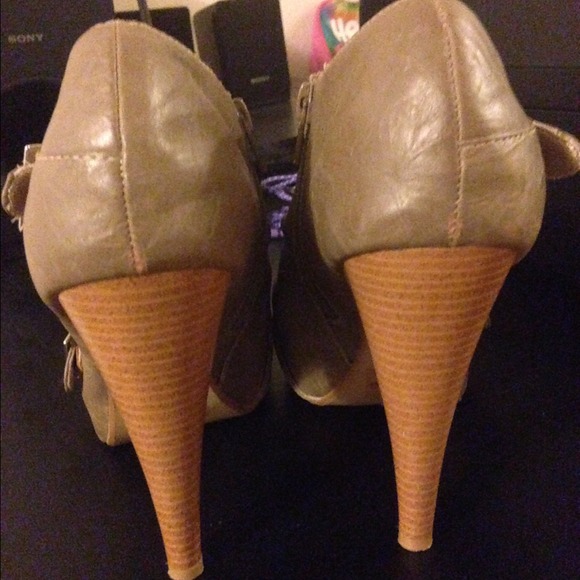 Heels - Picture 2 of 4