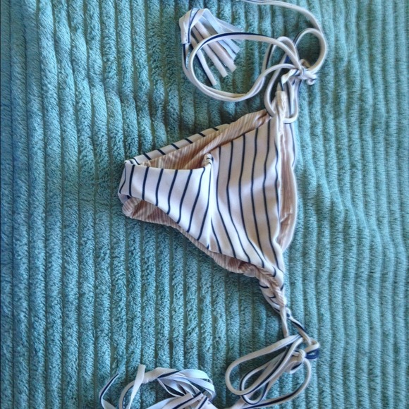 Worn once Acacias