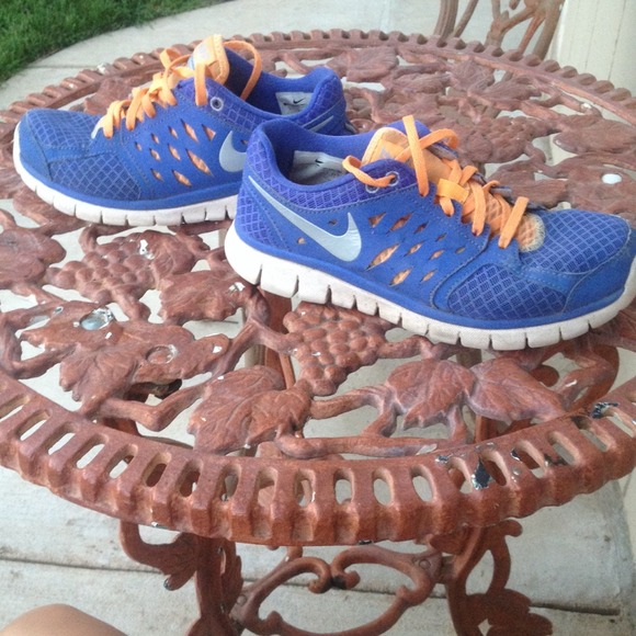 Purple nike run shoes