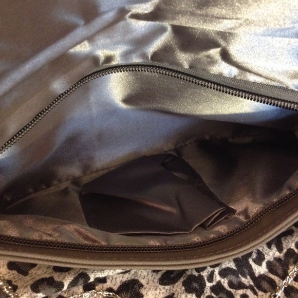 ✂️Gray Studded Crystal Rhinestone Clutch✂️ - Picture 3 of 4