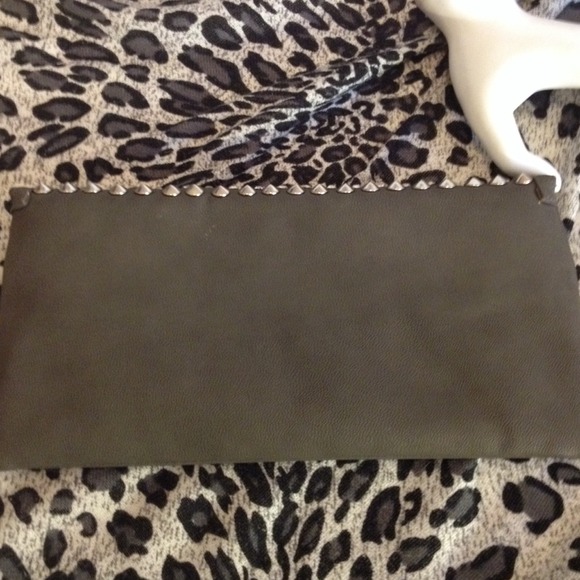 ✂️Gray Studded Crystal Rhinestone Clutch✂️ - Picture 4 of 4