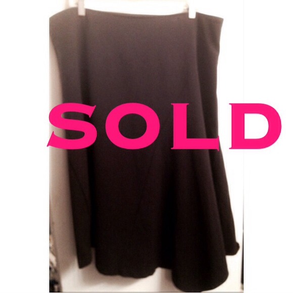 Super cute  black v shape skirt