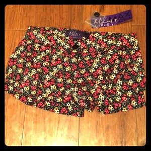 Miley Cyrus Floral Shorts! Size 3. NWT!!