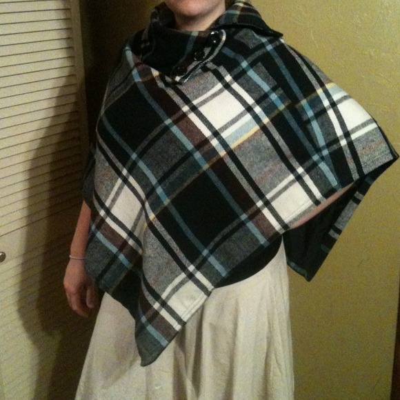 XL Plaid Poncho Charming Charlie - Picture 1 of 4