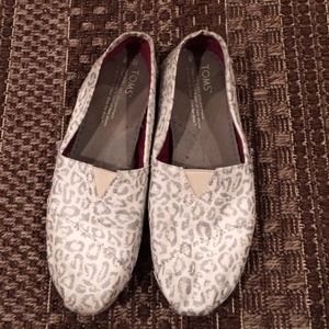 TOMS womens 6.5 Leopard