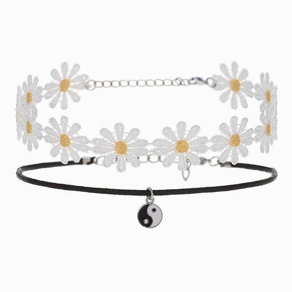 Brandy Melville Accessories - daisy choker