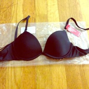 Black plunge bra with leopard lining