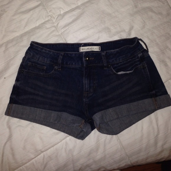 bullhead black shorts