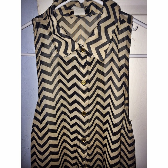 chevron style button up - Picture 1 of 1