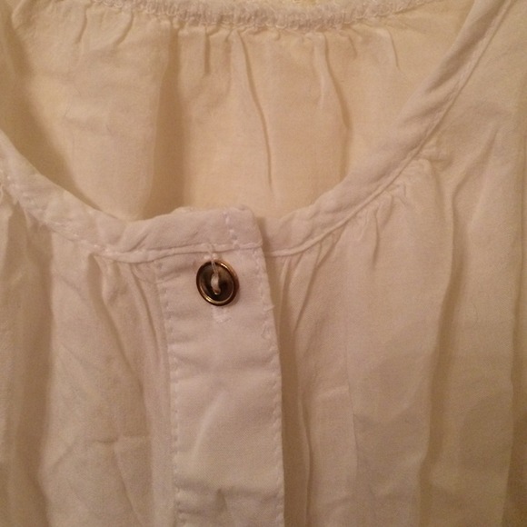 Adorable Windsor fashions top - Picture 3 of 3