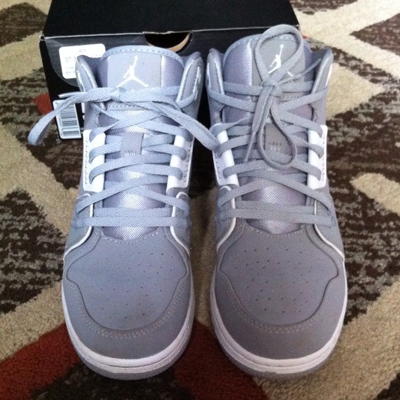 ❌SOLD❌ Wolf Grey Air Jordans - Picture 2 of 4