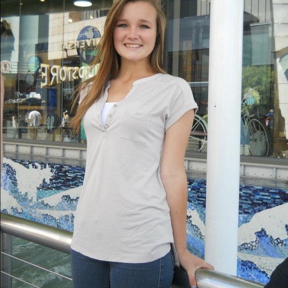 Tan tee - Picture 4 of 4