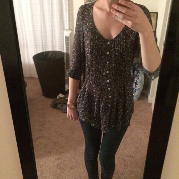 SOLD Blue floral half sleeve top - Picture 4 of 4
