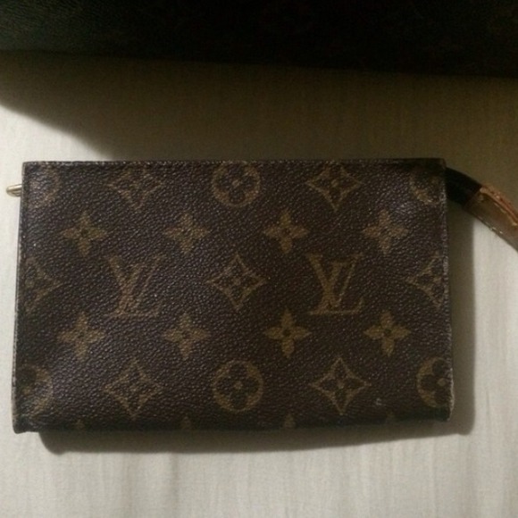 💯 authentic Louis Vuitton pouch/clutch