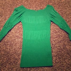 Green 3/4 sleeve shirt! Super cute!