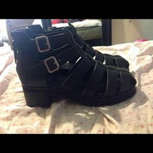😎chunky gladiator booties 😎