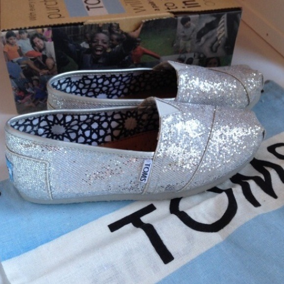 TOMS Shoes - 🌠⭐️Silver Sparkle Shoes⭐️🌠
