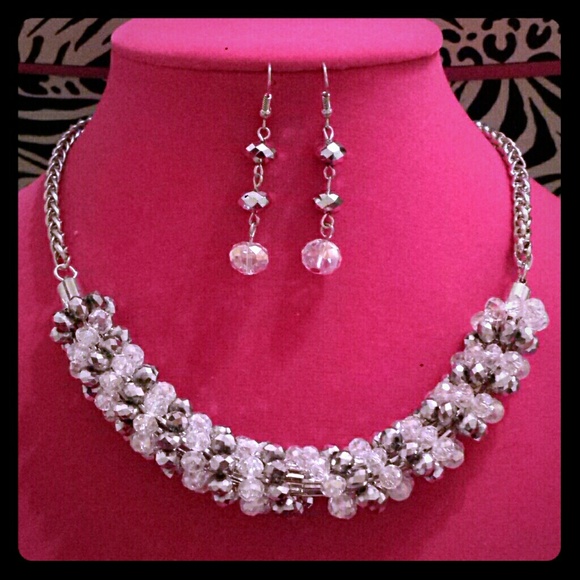 Necklace and earring set