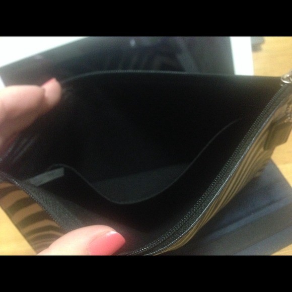 🎈SOLD🎈Coach Large  Handbag - Picture 2 of 2