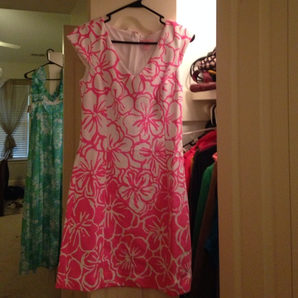 Lilly Pulitzer dress size medium,