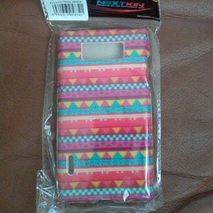 LG Venice Pink Aztec pattern