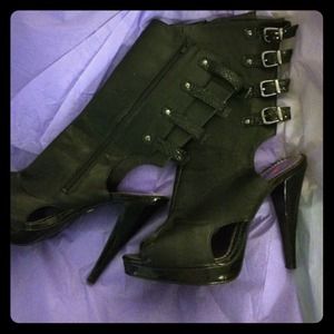 Black Heel Toe Boots