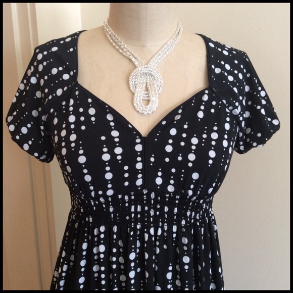 πΊHOST PICK 1/2/15πΊAdorable Polk Dot Dress - Picture 2 of 4