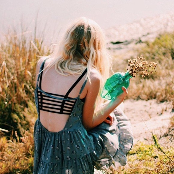 padded caged bralette crop top in white - Picture 3 of 4
