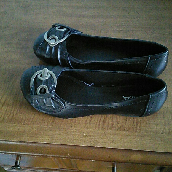 Shoes - Picture 2 of 3