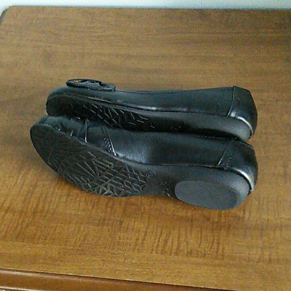 Shoes - Picture 3 of 3