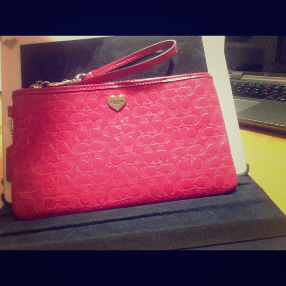 🎈SOLD🎈 🎀Coach Small Letter Good🎀 - Picture 1 of 2