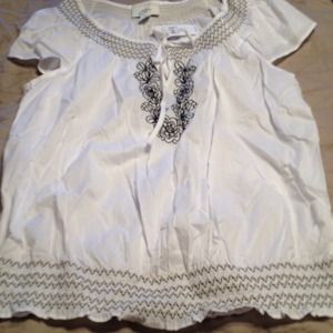 NWT! Cute shirt with floral detailing!